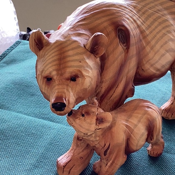 Mama bear with her cub - Picture 2 of 10